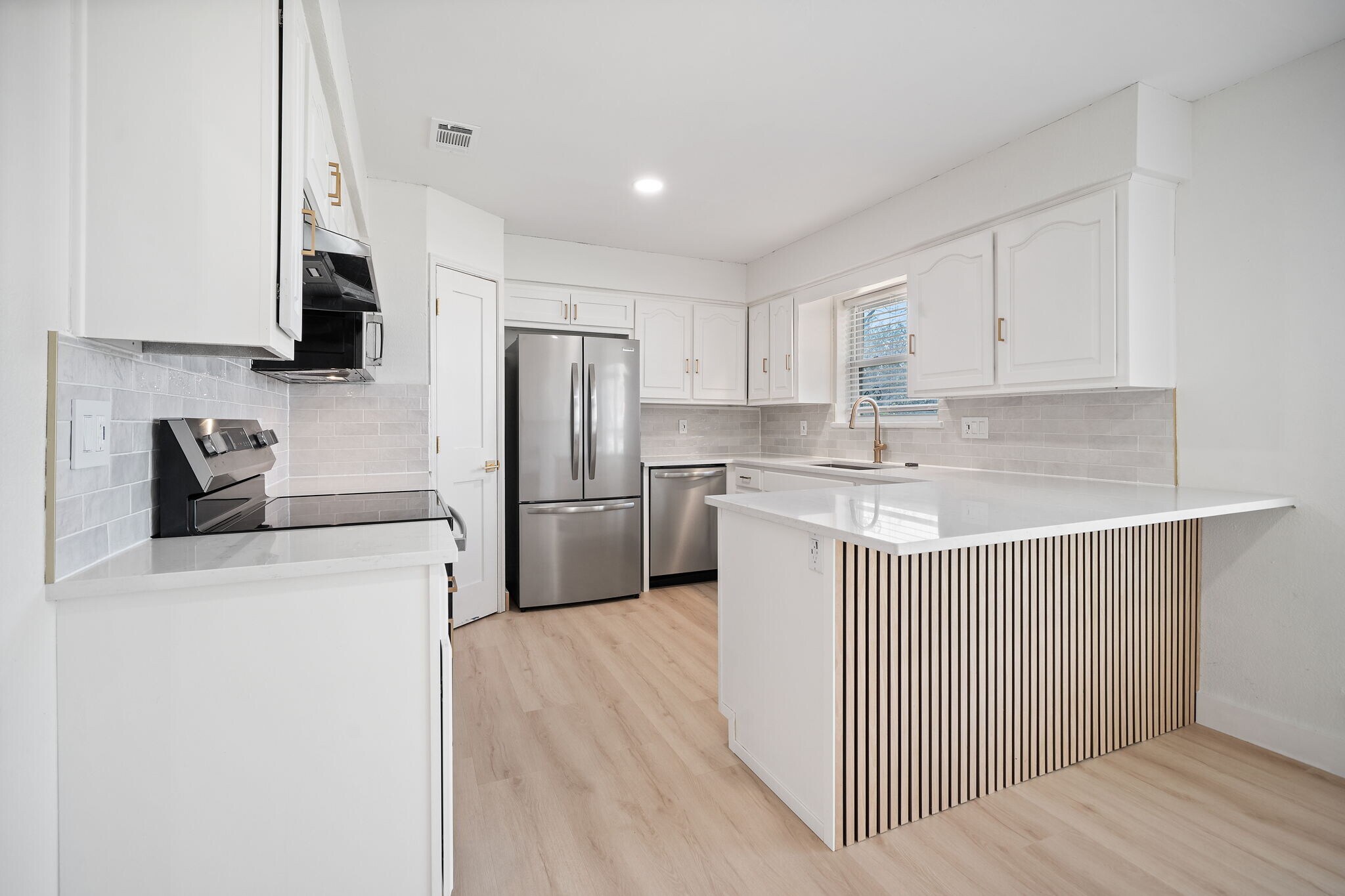 Building Photo - 9980 Brockbank Dr