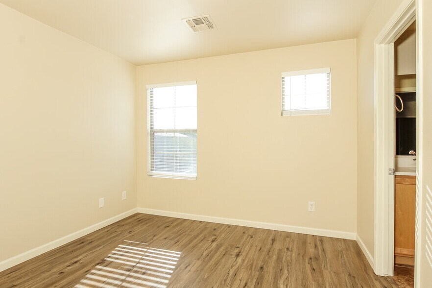 Building Photo - 4361 E Selena Dr