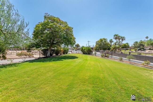 Building Photo - 1645 W El Paseo Real