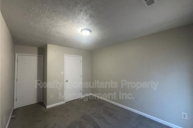 Building Photo - 204 Bull Run St