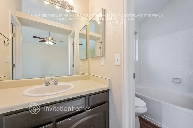 Building Photo - 4923 N Wildflowers Way