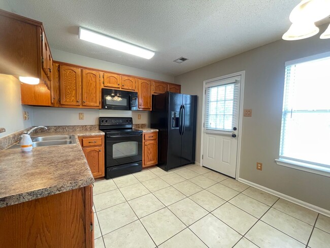 Building Photo - Adorable home, close to the casinos! Country living!