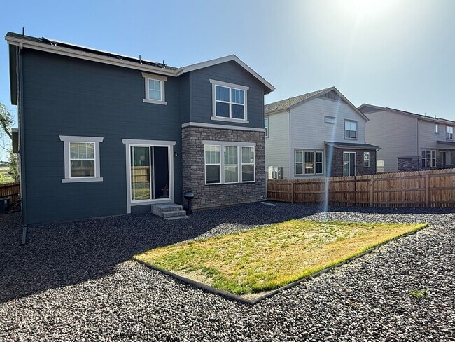 Building Photo - Stunning New Build in Aurora with Sleek Fi...