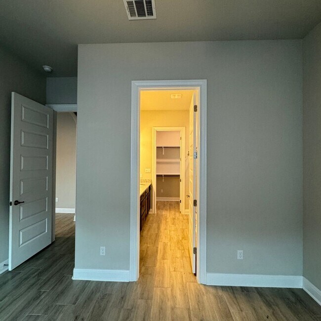 Building Photo - 3750 E Palm Valley Blvd