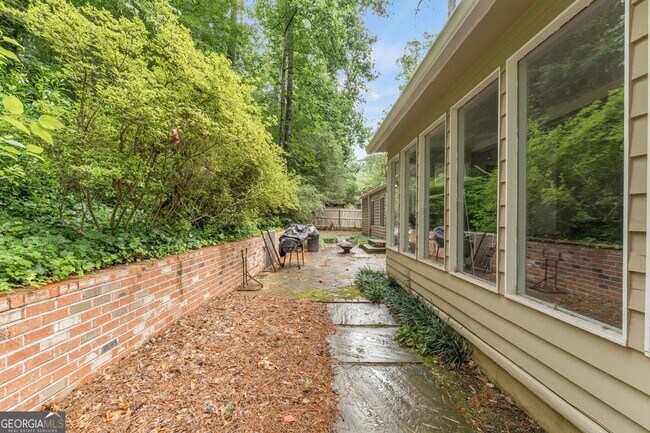 Building Photo - 2986 Mornington Dr NW