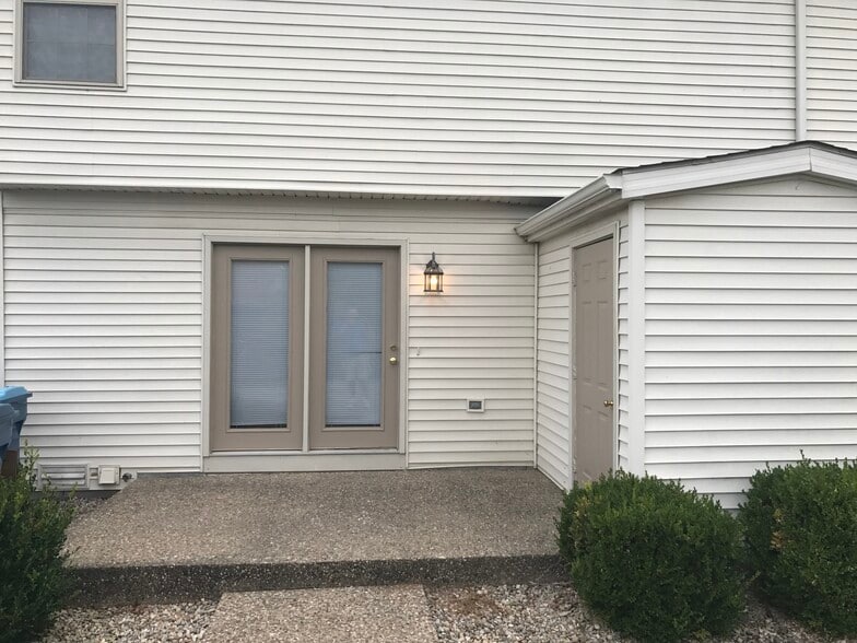 Building Photo - 2065 Leland Dr