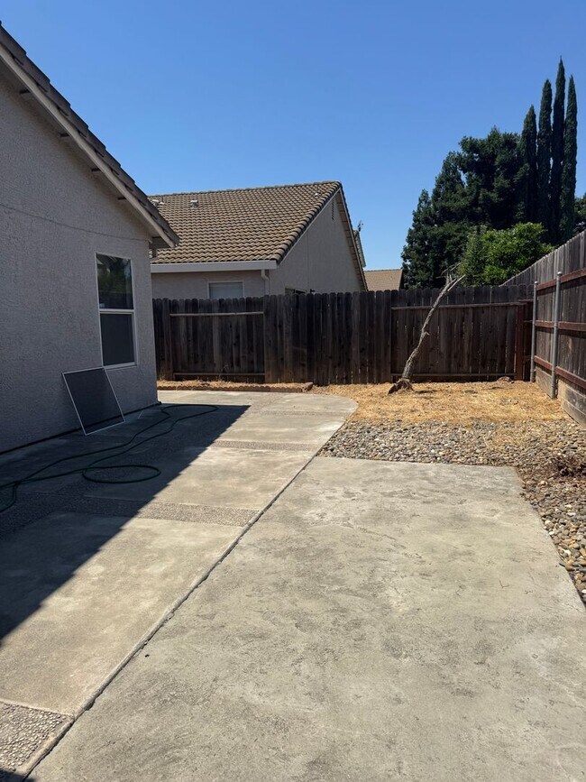 Building Photo - Beautiful 4-Bedroom Home with Solar, High ...