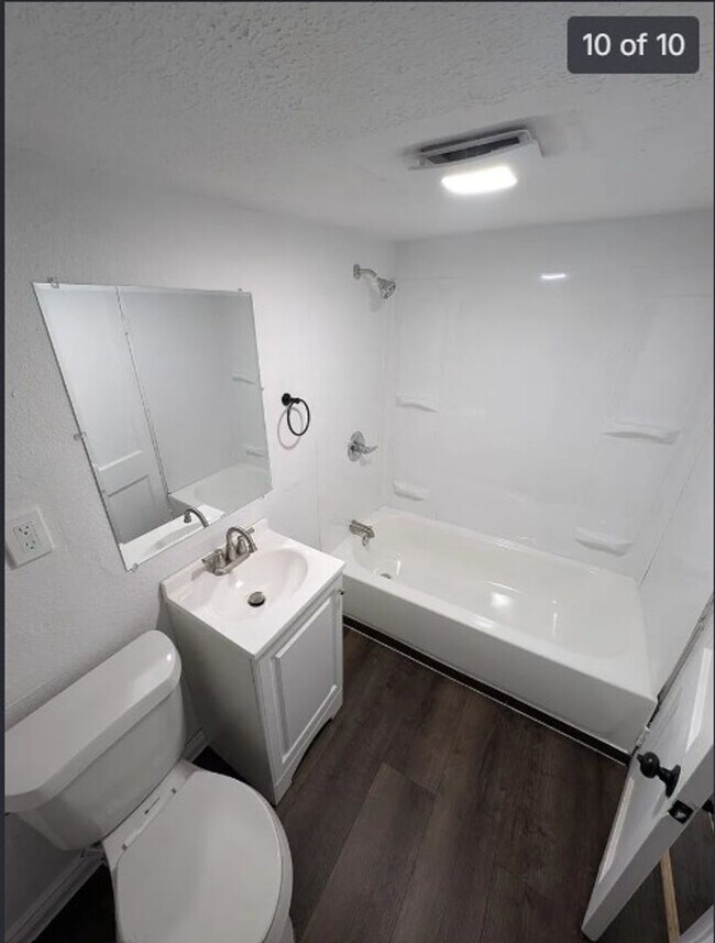 Building Photo - 4015 Hartel St