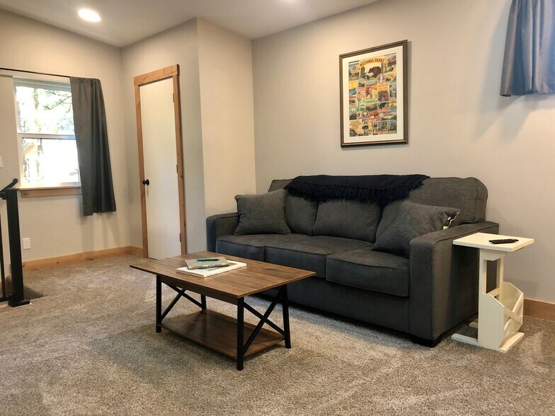 Building Photo - 1635 W University Heights Dr N