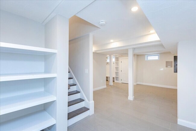 Building Photo - 37 Wolcott Rd