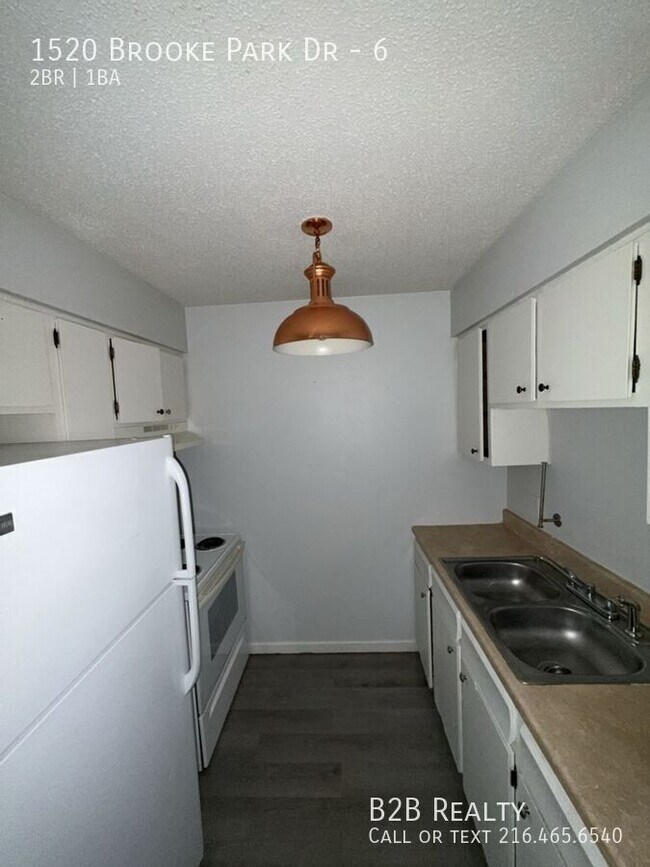 Building Photo - 1520 Brooke Park Dr