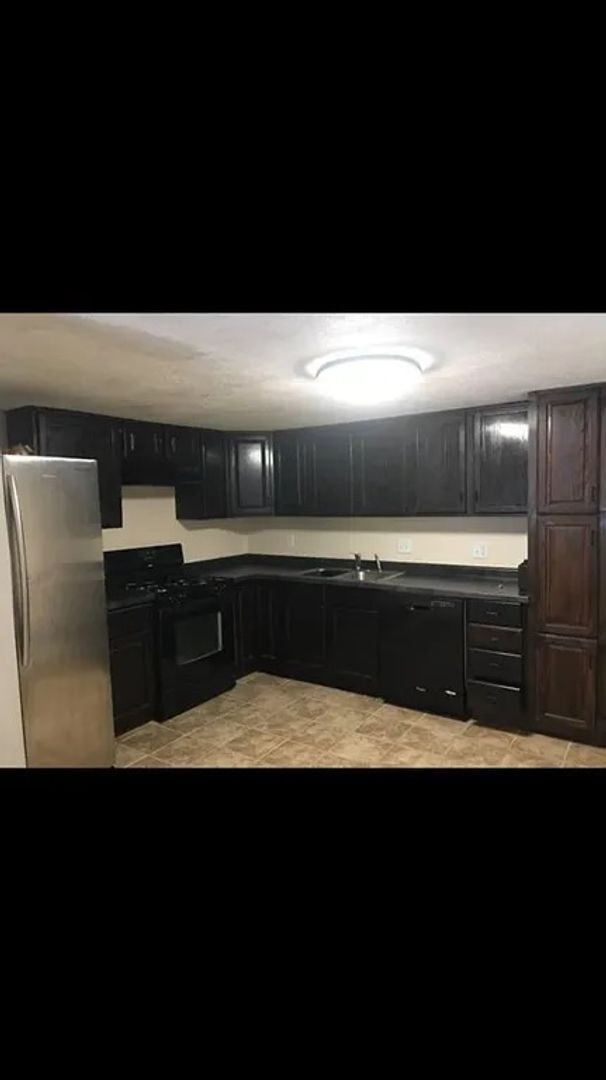 Building Photo - Spacious 3-Bedroom in Colona with Yard and Garage!