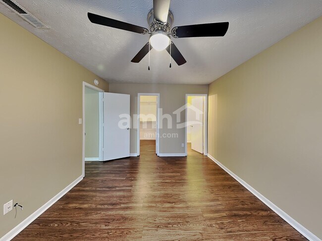 Building Photo - 2040 Theodore Dr