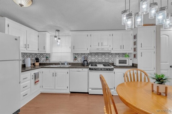 Building Photo - 8A Sun up