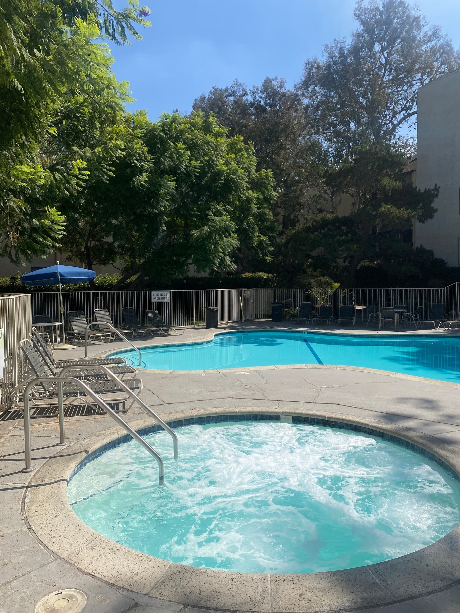 Pool 1 with jacuzzi - 8305 Summertime Ln