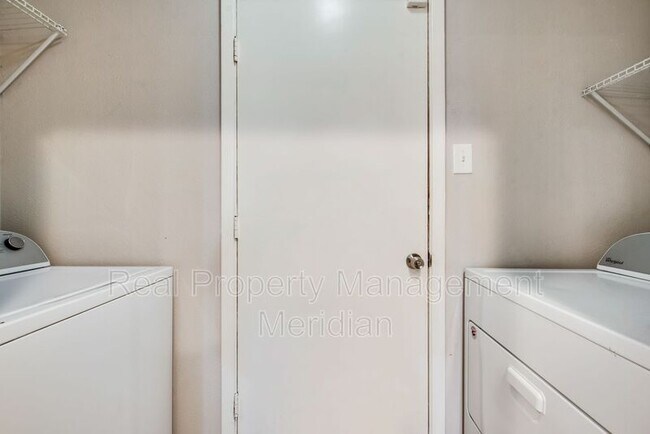 Building Photo - 2207 Spanish Trail