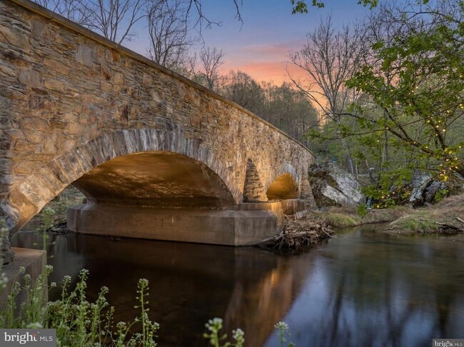 Building Photo - 37899 Snickersville Turnpike