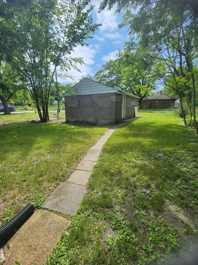 Building Photo - One Level VERY updated Home with (1) Car G...