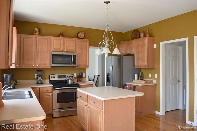 Building Photo - 7212 Tonnelle Ave