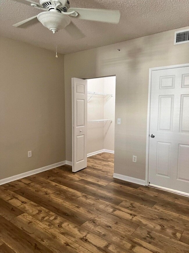 Building Photo - 720 S Sapodilla Ave