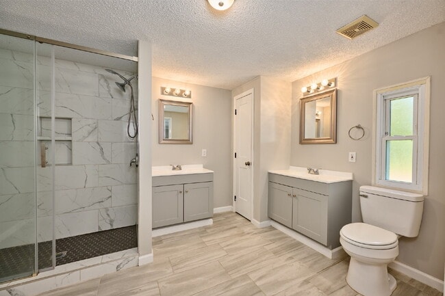 Building Photo - For Rent: 4+BR, 3BA