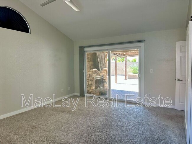 Building Photo - 16020 S 39th Pl