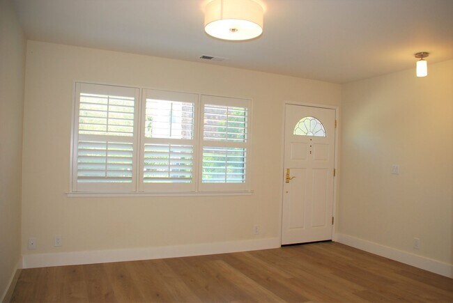 Building Photo - 71 Prince Royal Dr