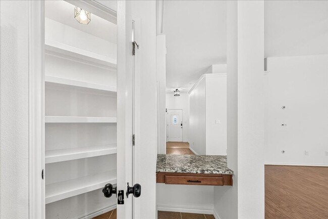 Building Photo - 3810 Los Arroyos Dr