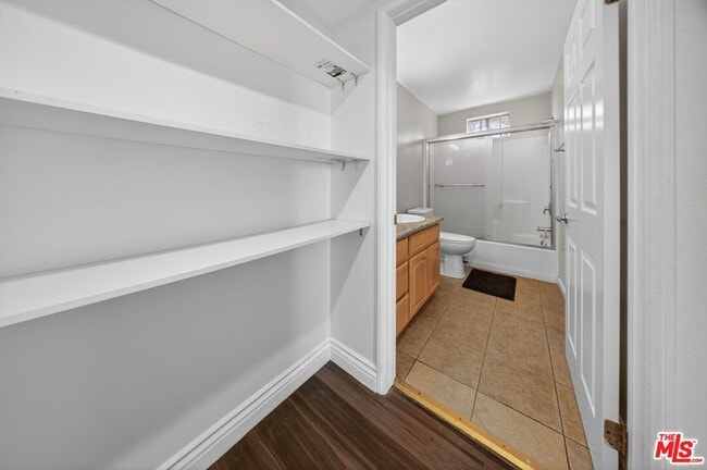 Building Photo - 11063 Cumpston St