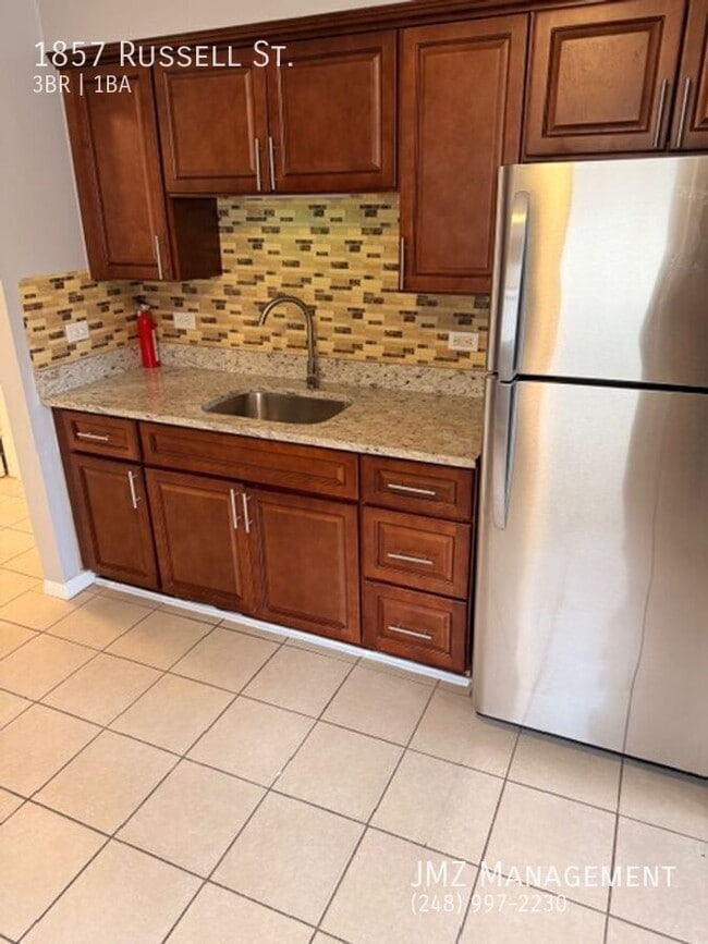 Building Photo - 1857 Russell Ave