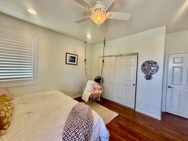Building Photo - Corner lot Executive home near everything!