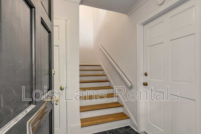 Building Photo - 7 Logan St