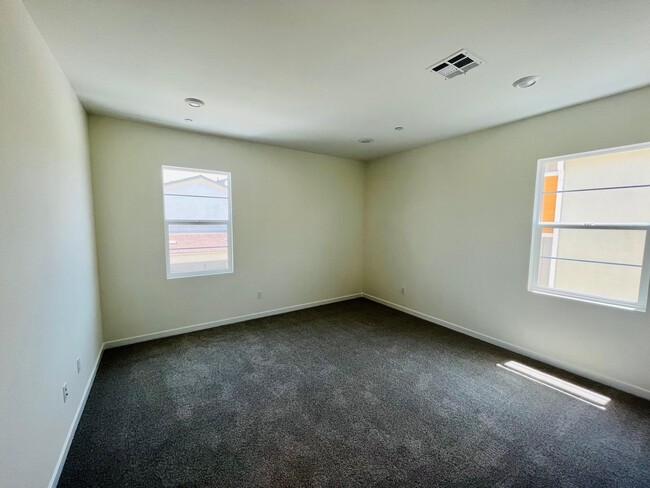 Building Photo - 27057 Trail View Ln.