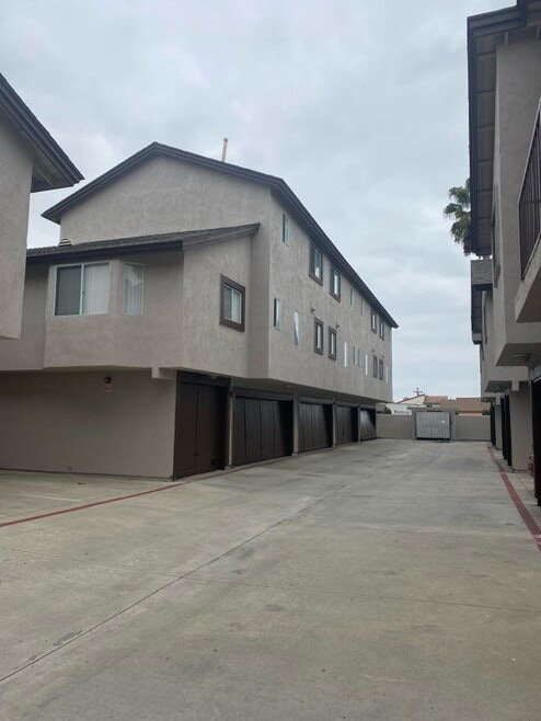 Building Photo - 6431 Los Robles Ave