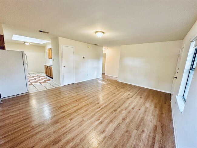 Building Photo - 5207 Thunderbird St