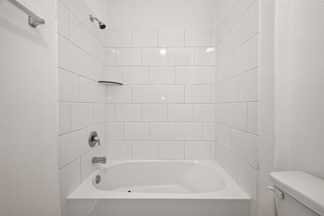Building Photo - 16737 Oak Bough Dr
