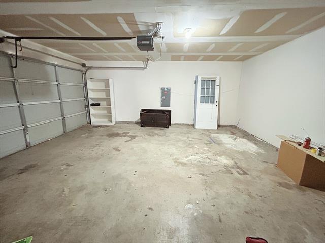 Building Photo - 8008 Hidden Oaks Dr