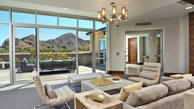 Building Photo - 4900 N 44th St