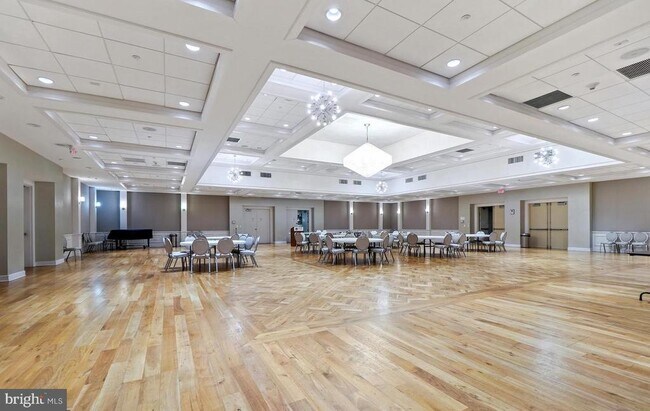Building Photo - 3215 S Leisure World Blvd