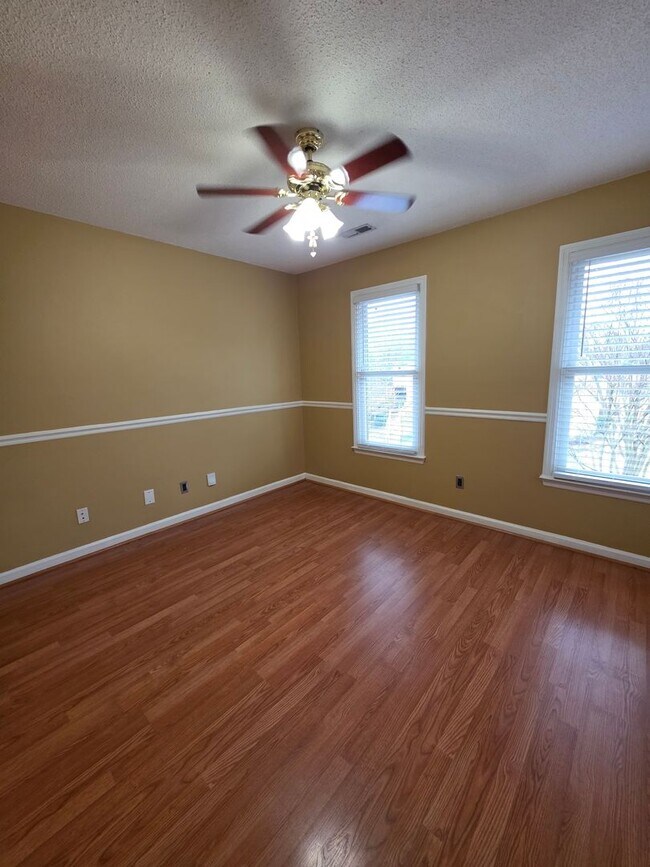 Building Photo - Gorgeous Home in Great Neighborhood