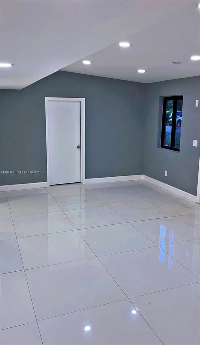 Building Photo - 5181 NE 16th Ave