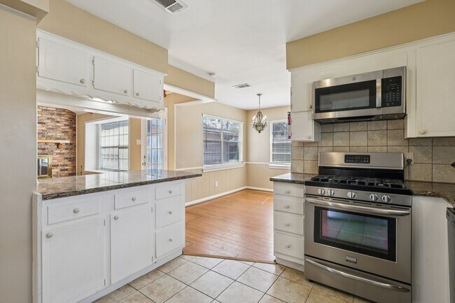 Building Photo - 10015 Warwana Rd