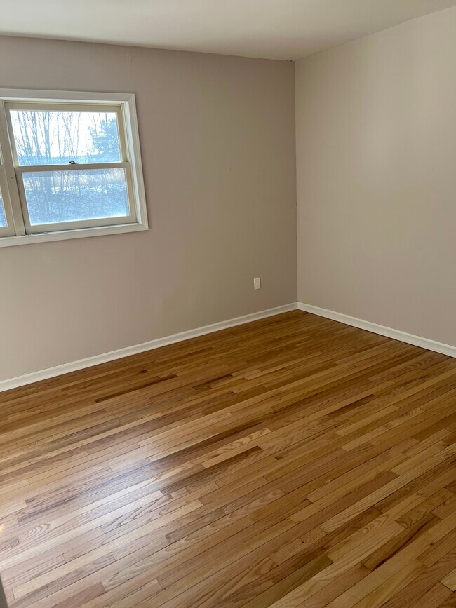 Building Photo - 161 N Gates Ave