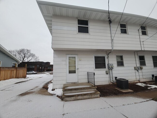 Building Photo - 631-633 E Longview Dr.