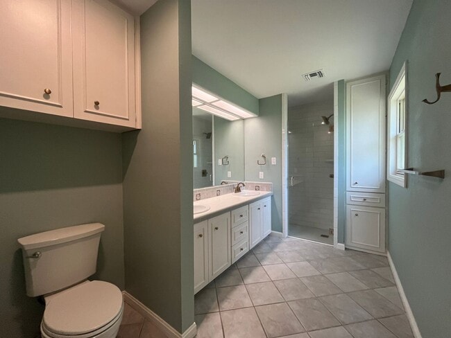 Building Photo - UPDATED HOME IN LAMAR PARK!!