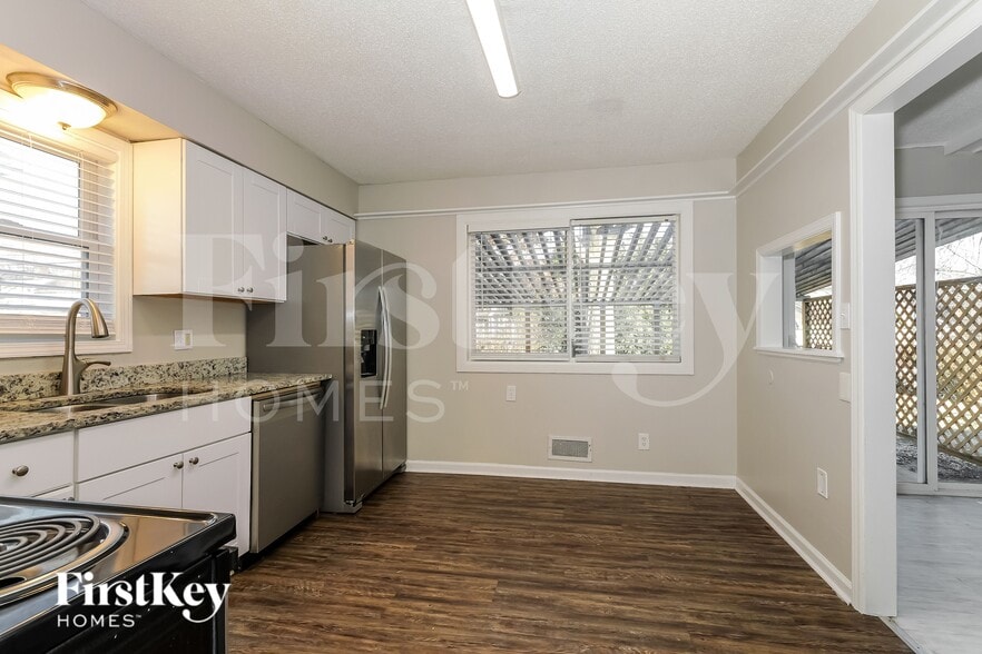 Building Photo - 8906 W 93rd St