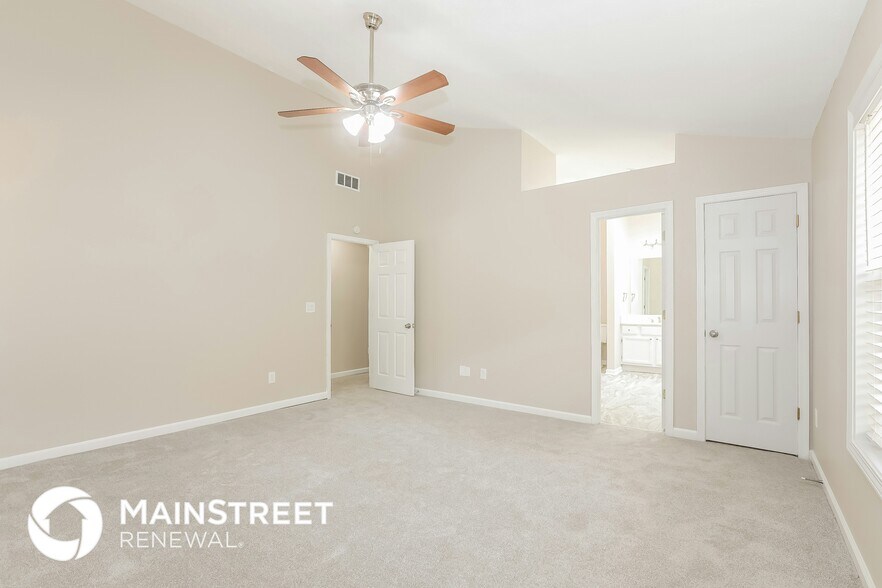 Building Photo - 1605 Summit View Way