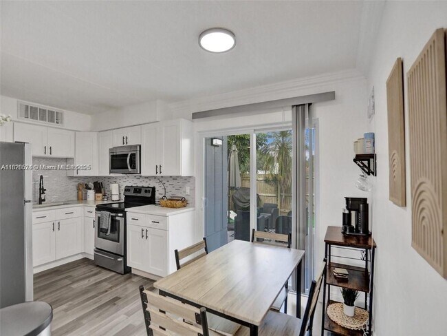Building Photo - 3603 Townhouse Ct