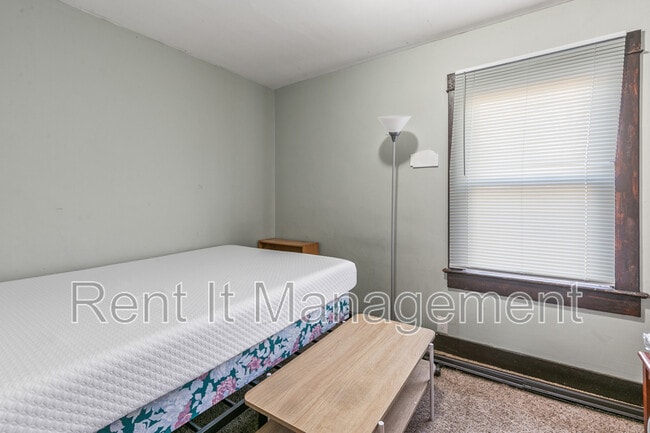 Building Photo - 3222 Webster St