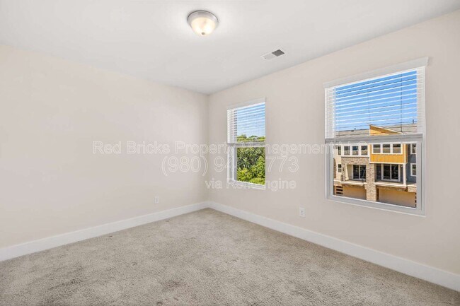 Building Photo - 2837 Ensemble Ct